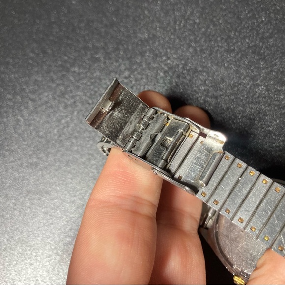 Vintage Citizen Quartz Men’s Octagonal Two Tone Watch w/ Date *FLAW* - Picture 8 of 11